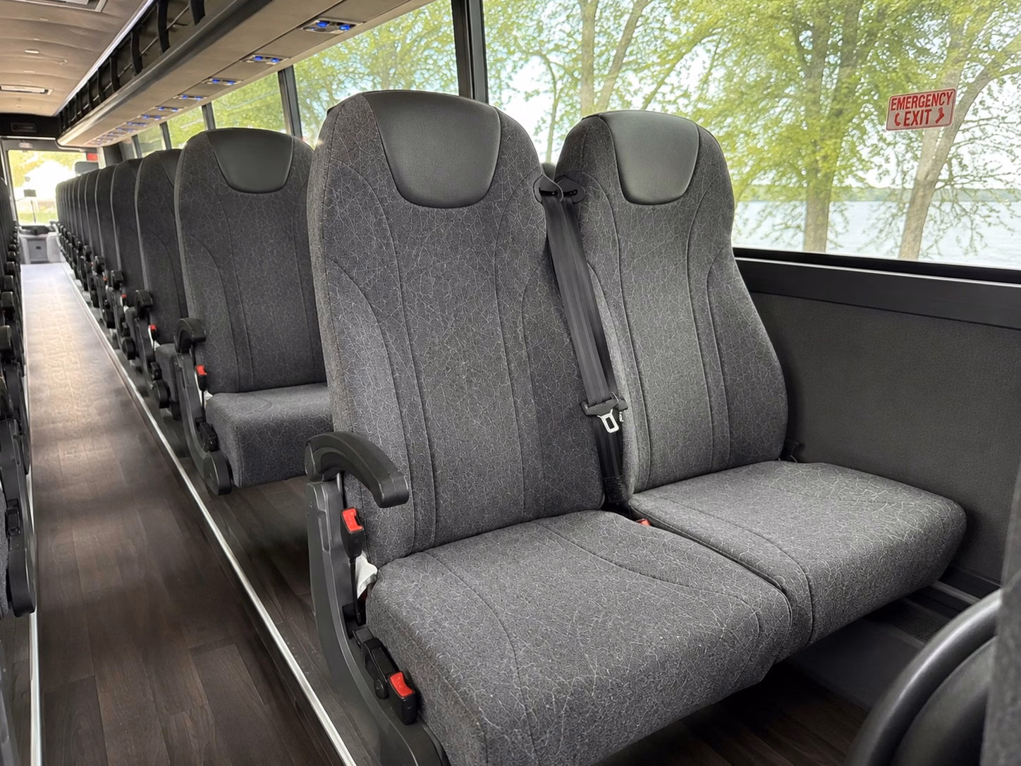 shuttle your guests between woodbridge hotels and wedding venues without the headache