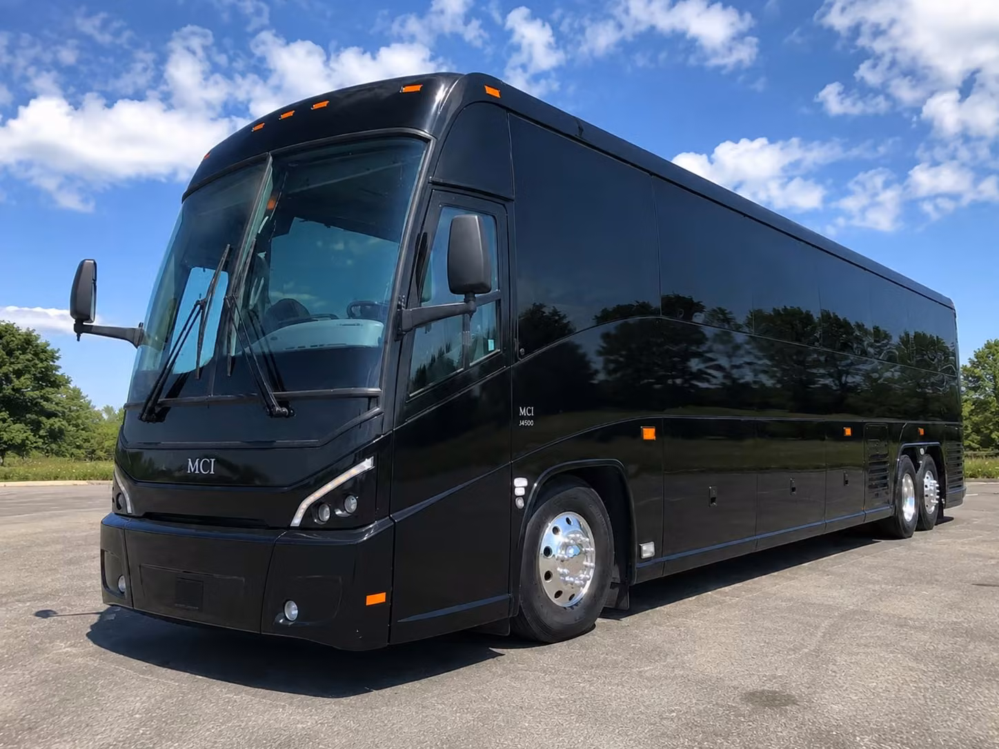 woodbridge wedding guest shuttles that keep your big day running on time